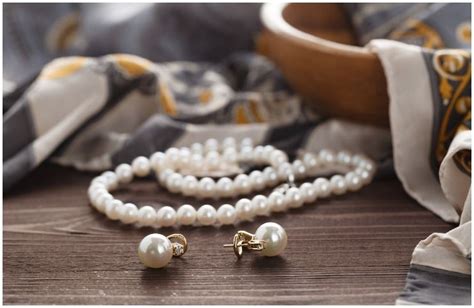 drop the odd pearl meaning|Spiritual Meaning of Pearls (White or Black) + Myths.